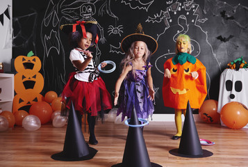 Three girls are in competition one another © gpointstudio