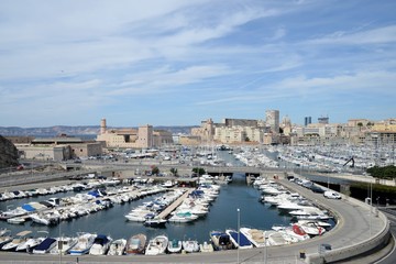 Fototapeta na wymiar Bassin de carénage de Marseille 