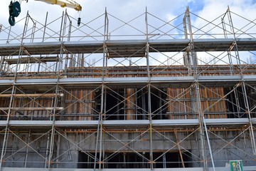 建設工事現場の足場