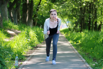 woman sport run in park outdoor