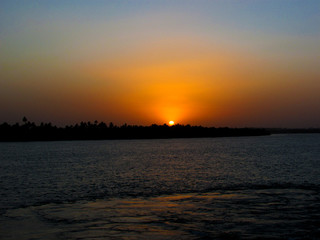 Fototapeta na wymiar Atardecer en el Río Nilo (Egipto)