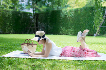 women reading in garden