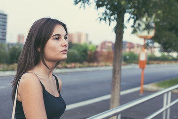 Young woman posing in an urban context