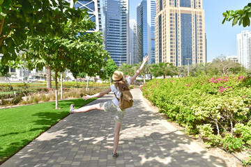 Fototapeta na wymiar Woman walking in Dubai