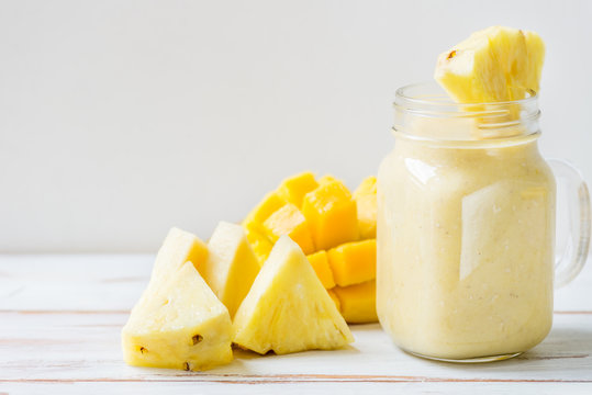 Mango, Banana, Pineapple And Oatmeal Smoothie In The Jar