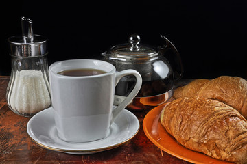 Obraz na płótnie Canvas Still life with a cup of tea and croissants