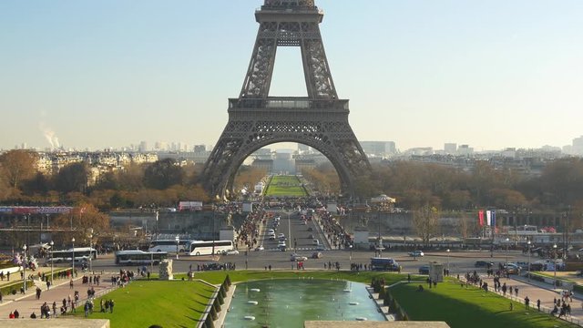 paris sunny day place du trocadero eiffel tower crowded panorama 4k france
