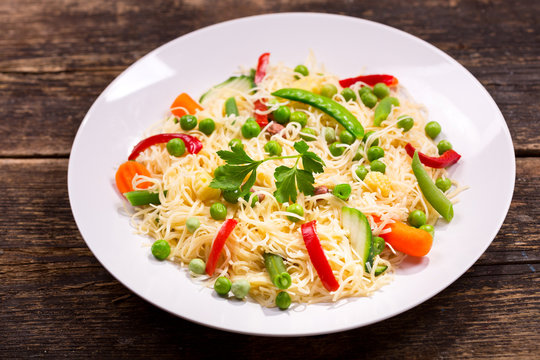  plate of noodles with vegetables