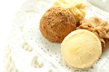 Caramel and butter cookie