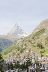 Fototapeta na wymiar Zermatt, Dorf, Bergdorf, Dorfkirche, Kirche, Alpen, Wallis, Matterhorn, Walliser Berge, Wanderweg, Furi, Zmutt, Sommer, Schweiz