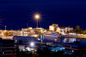piccolo porto notturno a Pesaro