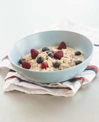 oatmeal porridge with berries