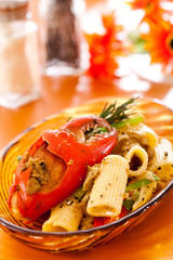  Stir-fried crab curry with rigatoni.