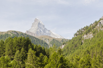 Fototapeta premium Zermatt, Dorf, Alpen, Walliser Berge, Schweizer Berge, Matterhorn, Trockener Steg, Furi, Zmutt, Bergbahn, Wallis, Wanderweg, Sommer, Schweiz