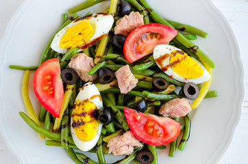 Warm salad with green beans, tuna, tomatoes and boiled eggs