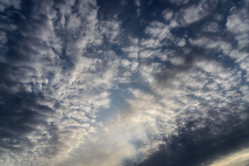 Obraz premium Dramatic sunset sky with dark clouds.