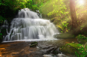 Fototapeta na wymiar Man Daeng waterfall.