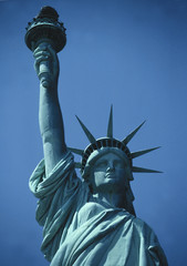 Fototapeta premium Statue of Liberty against blue sky