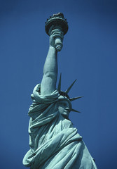 Fototapeta premium Statue of Liberty against blue sky