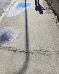 uomo strada ombra