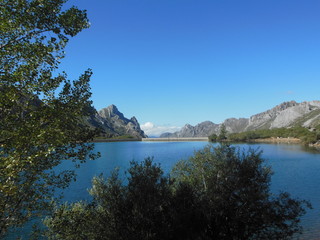 Fototapeta na wymiar Valle del Lago