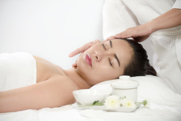 Obraz na płótnie Canvas Portrait massage of young beautiful woman getting spa treatment at beauty salon.