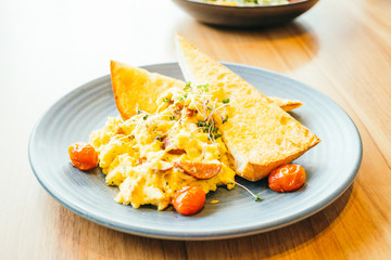 Scrambled eggs with vegetable