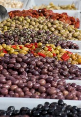 diferent kind of olives in oil