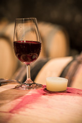 verre de vin sur le fût