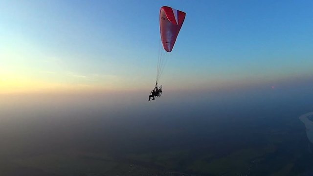 a paraglider is flying at an altitude of 1000 meters