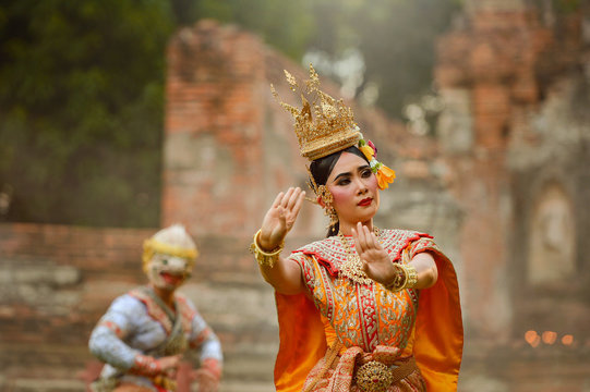 Two dancers performing Thai Khon pantomime, Thailand