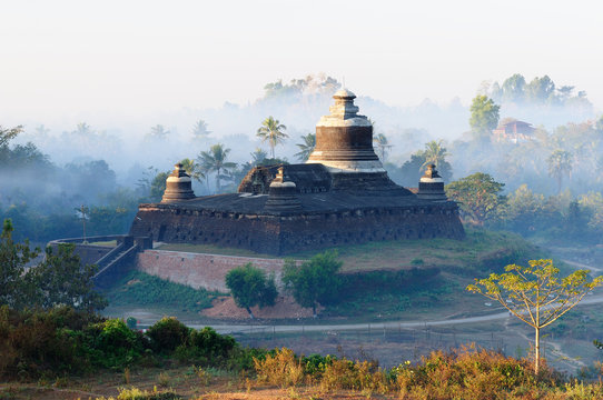 Mrauk U (small Bagan) the ancient Rakhaing capital. Sunrise above the Dukkanthein Paya temple in Mrauk U. Myanmar (Burma)