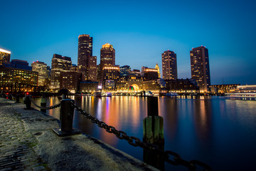Fototapeta premium waterfront of Boston at night