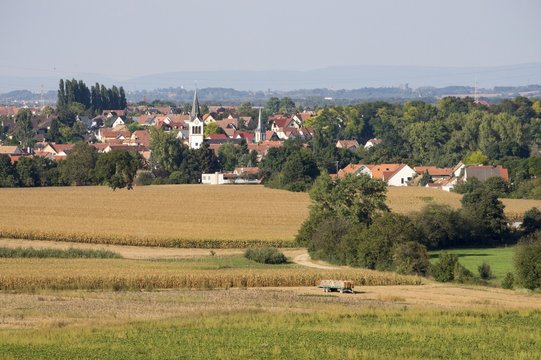 Un village et des champs