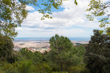 Fototapeta na wymiar view over Barcelona from a mountain