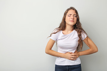 Obraz premium Young woman having stomach ache