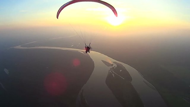 the flight of the glider at an altitude of 1000 meters