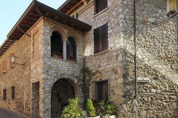 Fototapeta na wymiar The ancient town Sirmione on Lake Garda,Italy