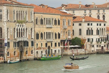 Fototapeta na wymiar Edifici veneziani sul Canal Grande