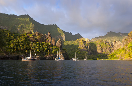 Jungfrauenbucht, Fatu Hiva, Marquesas, in der Abendsonne