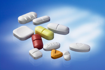 Medikamente, Pillen und Tabletten, offen und in Blster