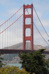 Rencontre entre ciel et terre sur le Golden Gate
