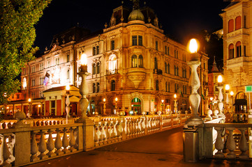 Obraz premium Slovenia. Ljubljana. Beautiful night view of the capital of Slovenia. The central part of the city Ljubljana. Preseren Square and Triple Bridge.