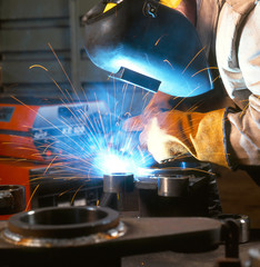 Schutzgasschweisser bei der Arbeit