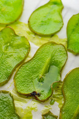 Green colored caramelized pear chips for cake decor