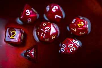 dadi rossi in liquido rosso