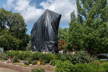 Robert E Lee Statue covered