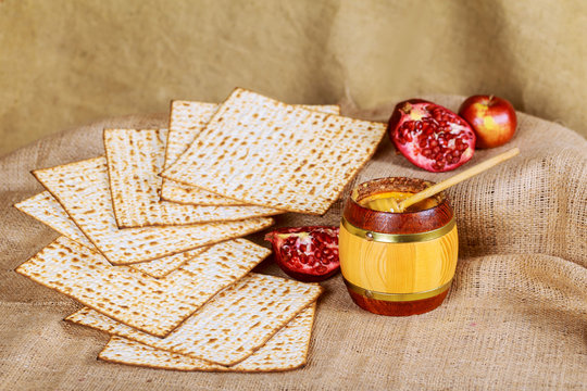 rosh hashanah jewesh holiday concept - honey, apple and pomegranate