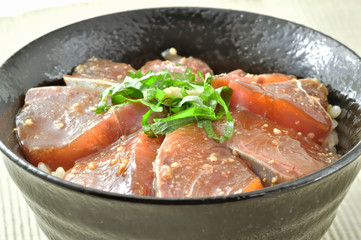 ハマチの漬け丼