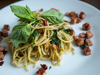Spaghetti bacon with dried chili